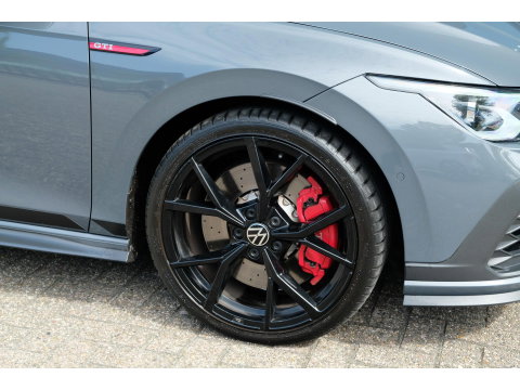 Volkswagen Golf 8 GTI Clubsport 2.0 TSI 300pk Panoramadak IQ light Camera 19" LMV