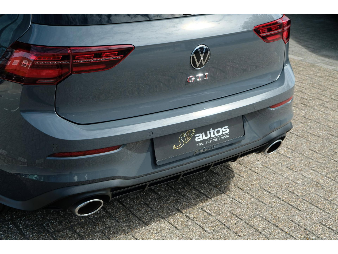 Volkswagen Golf 8 GTI Clubsport 2.0 TSI 300pk Panoramadak IQ light Camera 19" LMV
