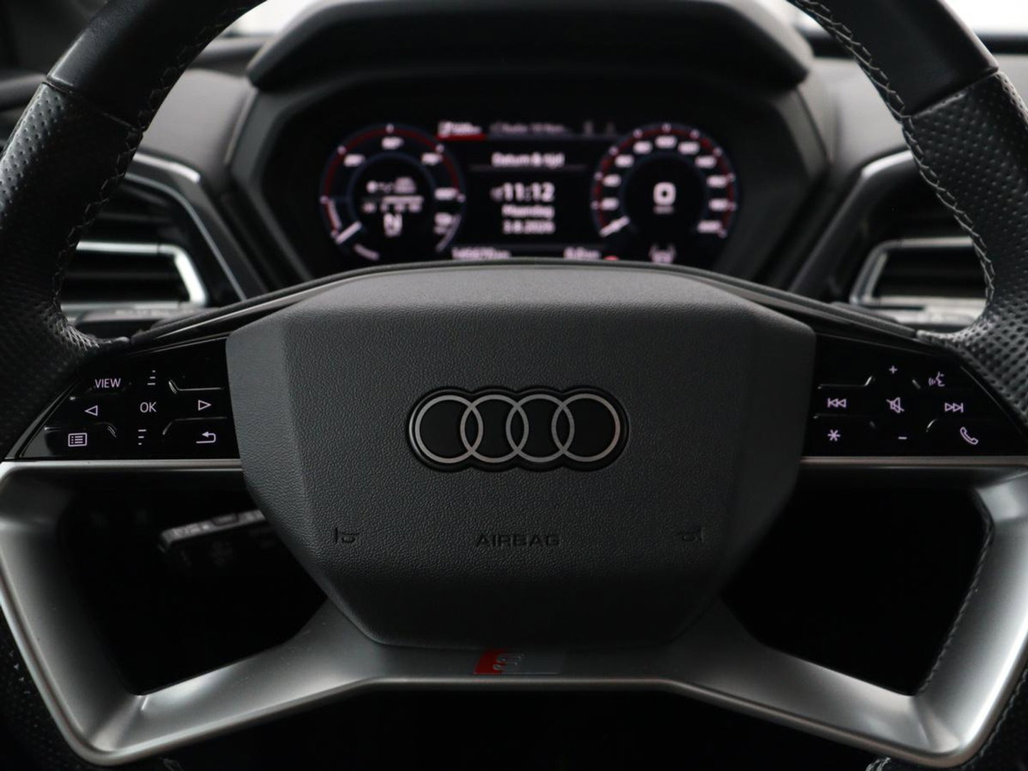 Audi Q4 e-tron 40 Launch edition S Competition 77 kWh | SOH 92,1% | Half leder | Stoelverwarming | Carplay | Adaptive cruise | Climate control | Camera | Park assist | Trekhaak