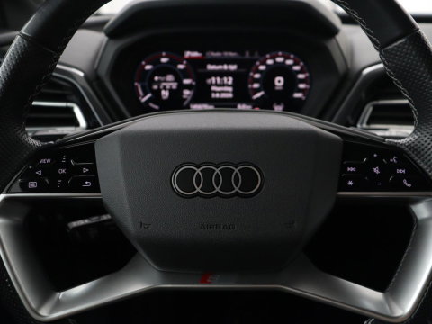 Audi Q4 e-tron 40 Launch edition S Competition 77 kWh | SOH 92,1% | Half leder | Stoelverwarming | Carplay | Adaptive cruise | Climate control | Camera | Park assist | Trekhaak