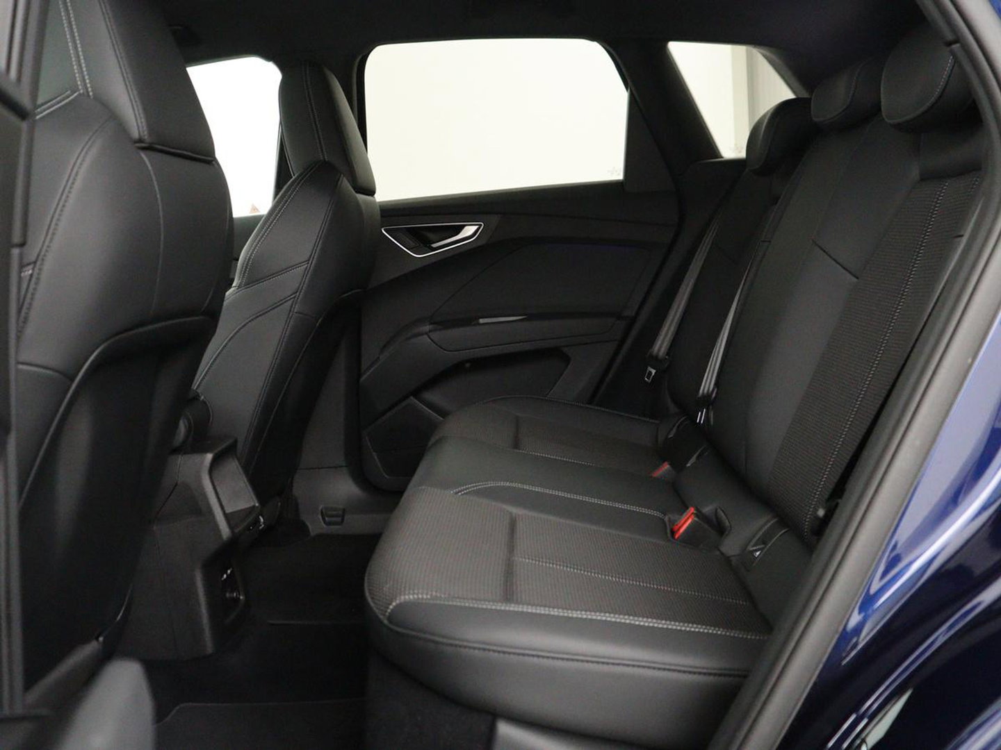 Audi Q4 e-tron 40 Launch edition S Competition 77 kWh | SOH 92,1% | Half leder | Stoelverwarming | Carplay | Adaptive cruise | Climate control | Camera | Park assist | Trekhaak