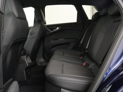 Audi Q4 e-tron 40 Launch edition S Competition 77 kWh | SOH 92,1% | Half leder | Stoelverwarming | Carplay | Adaptive cruise | Climate control | Camera | Park assist | Trekhaak