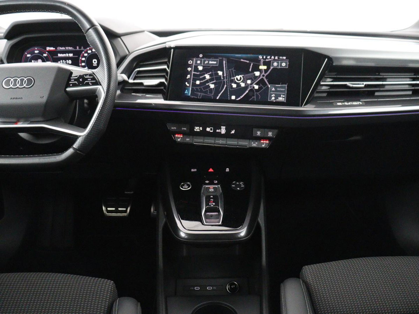Audi Q4 e-tron 40 Launch edition S Competition 77 kWh | SOH 92,1% | Half leder | Stoelverwarming | Carplay | Adaptive cruise | Climate control | Camera | Park assist | Trekhaak