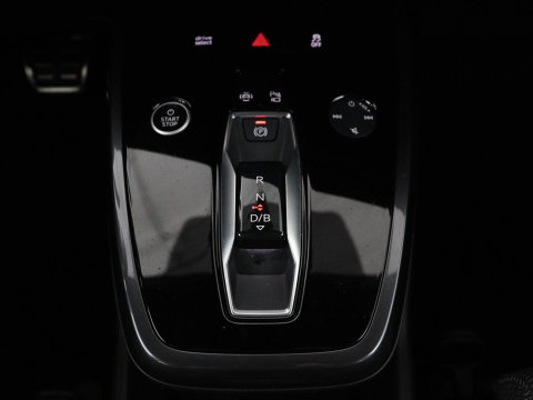 Audi Q4 e-tron 40 Launch edition S Competition 77 kWh | SOH 92,1% | Half leder | Stoelverwarming | Carplay | Adaptive cruise | Climate control | Camera | Park assist | Trekhaak