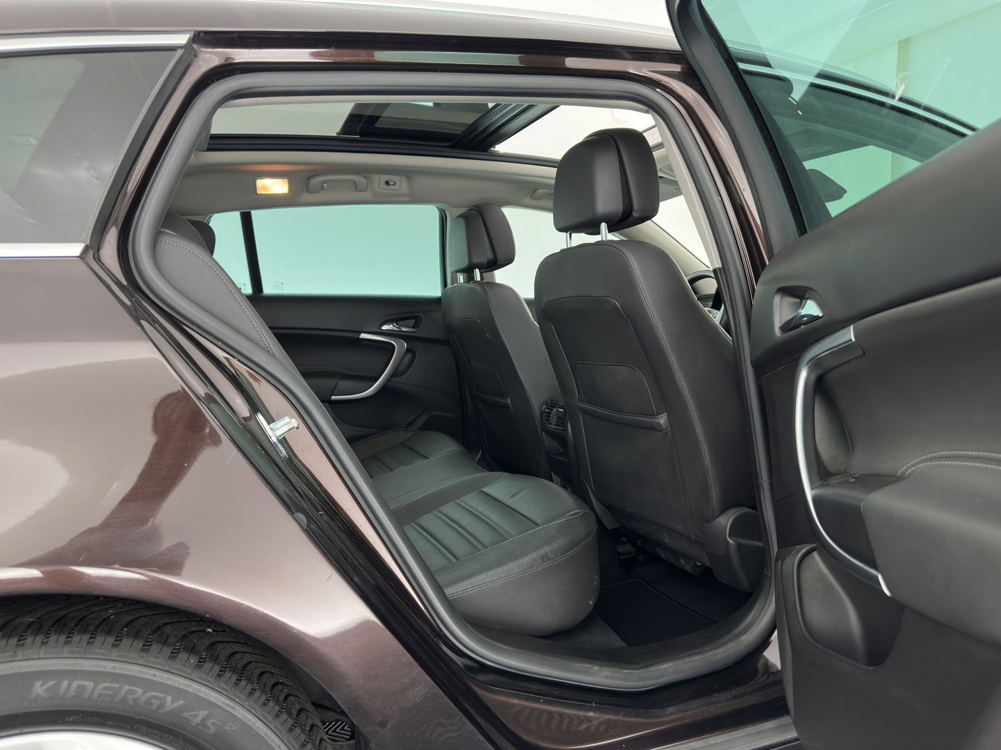 Opel Insignia Sports Tourer 2.0 CDTI EcoFLEX Cosmo *PANO | LEATHER | XENON | ADAPTIVE-CRUISE | NAVI-FULLMAP | PRIVACY-GLASS | HEATED-COMFORTSEATS | ECC | PDC | TOWBAR | 17''ALU*