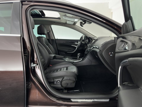Opel Insignia Sports Tourer 2.0 CDTI EcoFLEX Cosmo *PANO | LEATHER | XENON | ADAPTIVE-CRUISE | NAVI-FULLMAP | PRIVACY-GLASS | HEATED-COMFORTSEATS | ECC | PDC | TOWBAR | 17''ALU*