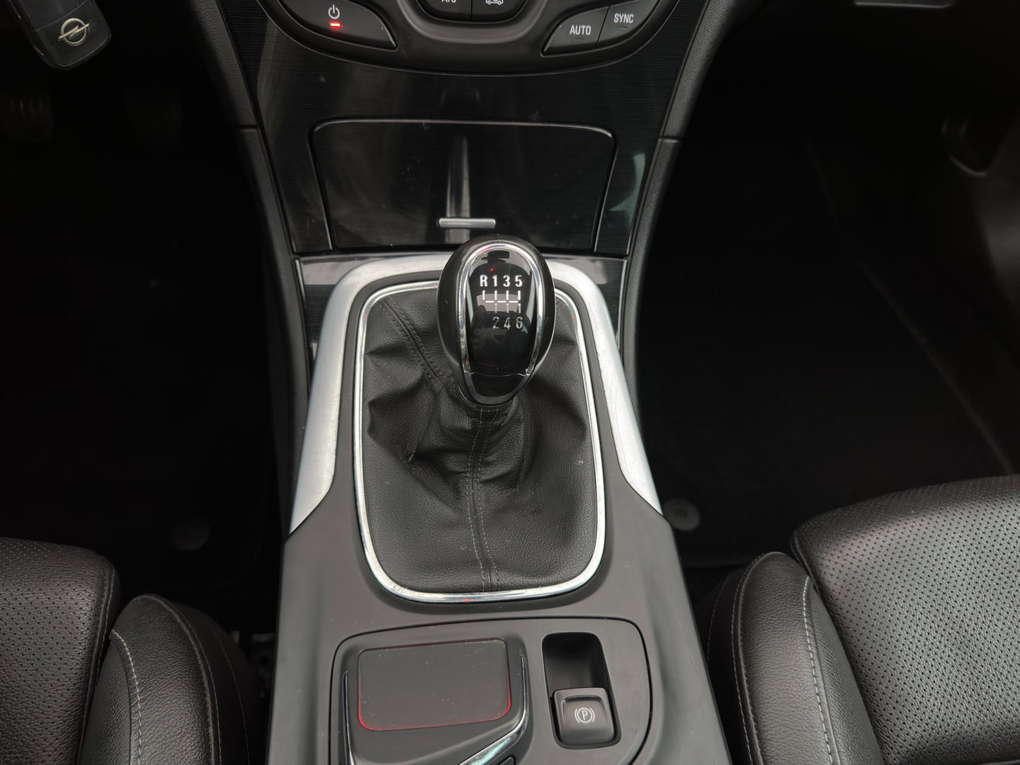 Opel Insignia Sports Tourer 2.0 CDTI EcoFLEX Cosmo *PANO | LEATHER | XENON | ADAPTIVE-CRUISE | NAVI-FULLMAP | PRIVACY-GLASS | HEATED-COMFORTSEATS | ECC | PDC | TOWBAR | 17''ALU*
