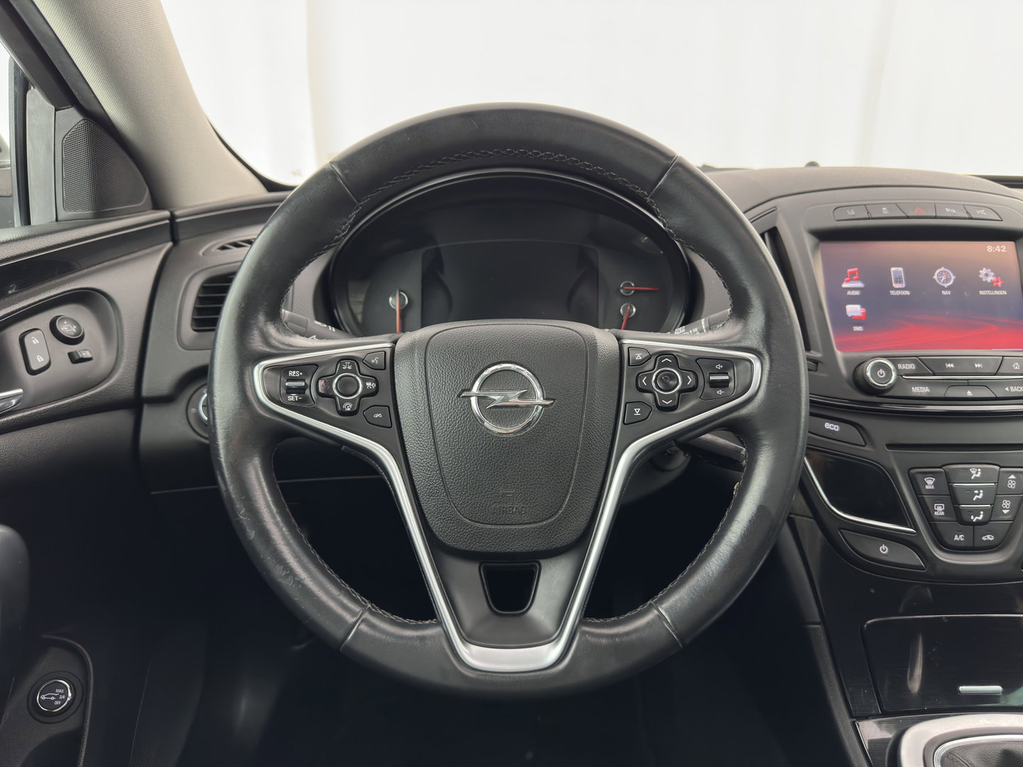 Opel Insignia Sports Tourer 2.0 CDTI EcoFLEX Cosmo *PANO | LEATHER | XENON | ADAPTIVE-CRUISE | NAVI-FULLMAP | PRIVACY-GLASS | HEATED-COMFORTSEATS | ECC | PDC | TOWBAR | 17''ALU*