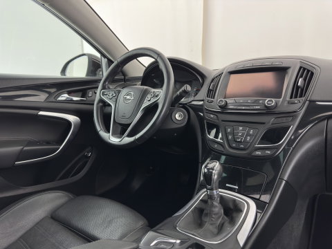 Opel Insignia Sports Tourer 2.0 CDTI EcoFLEX Cosmo *PANO | LEATHER | XENON | ADAPTIVE-CRUISE | NAVI-FULLMAP | PRIVACY-GLASS | HEATED-COMFORTSEATS | ECC | PDC | TOWBAR | 17''ALU*
