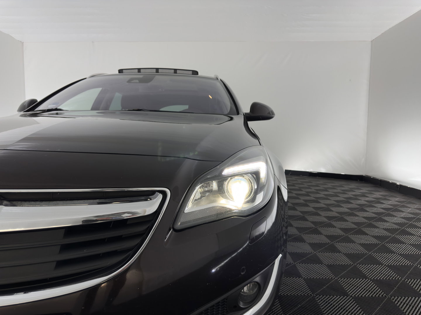 Opel Insignia Sports Tourer 2.0 CDTI EcoFLEX Cosmo *PANO | LEATHER | XENON | ADAPTIVE-CRUISE | NAVI-FULLMAP | PRIVACY-GLASS | HEATED-COMFORTSEATS | ECC | PDC | TOWBAR | 17''ALU*