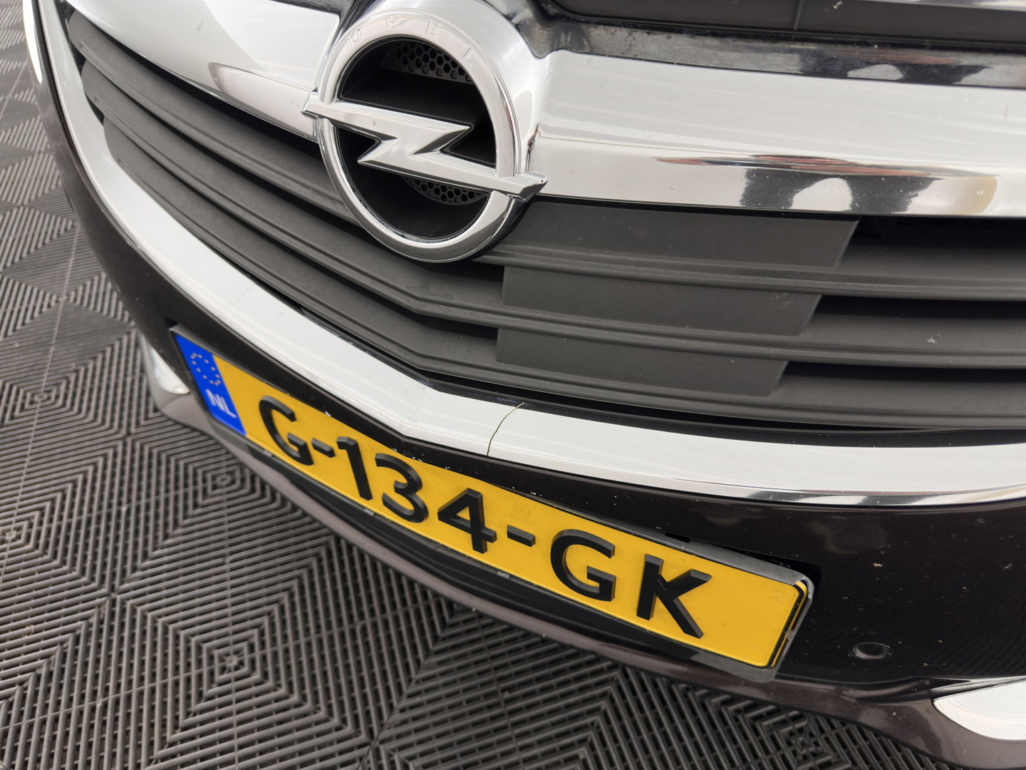 Opel Insignia Sports Tourer 2.0 CDTI EcoFLEX Cosmo *PANO | LEATHER | XENON | ADAPTIVE-CRUISE | NAVI-FULLMAP | PRIVACY-GLASS | HEATED-COMFORTSEATS | ECC | PDC | TOWBAR | 17''ALU*
