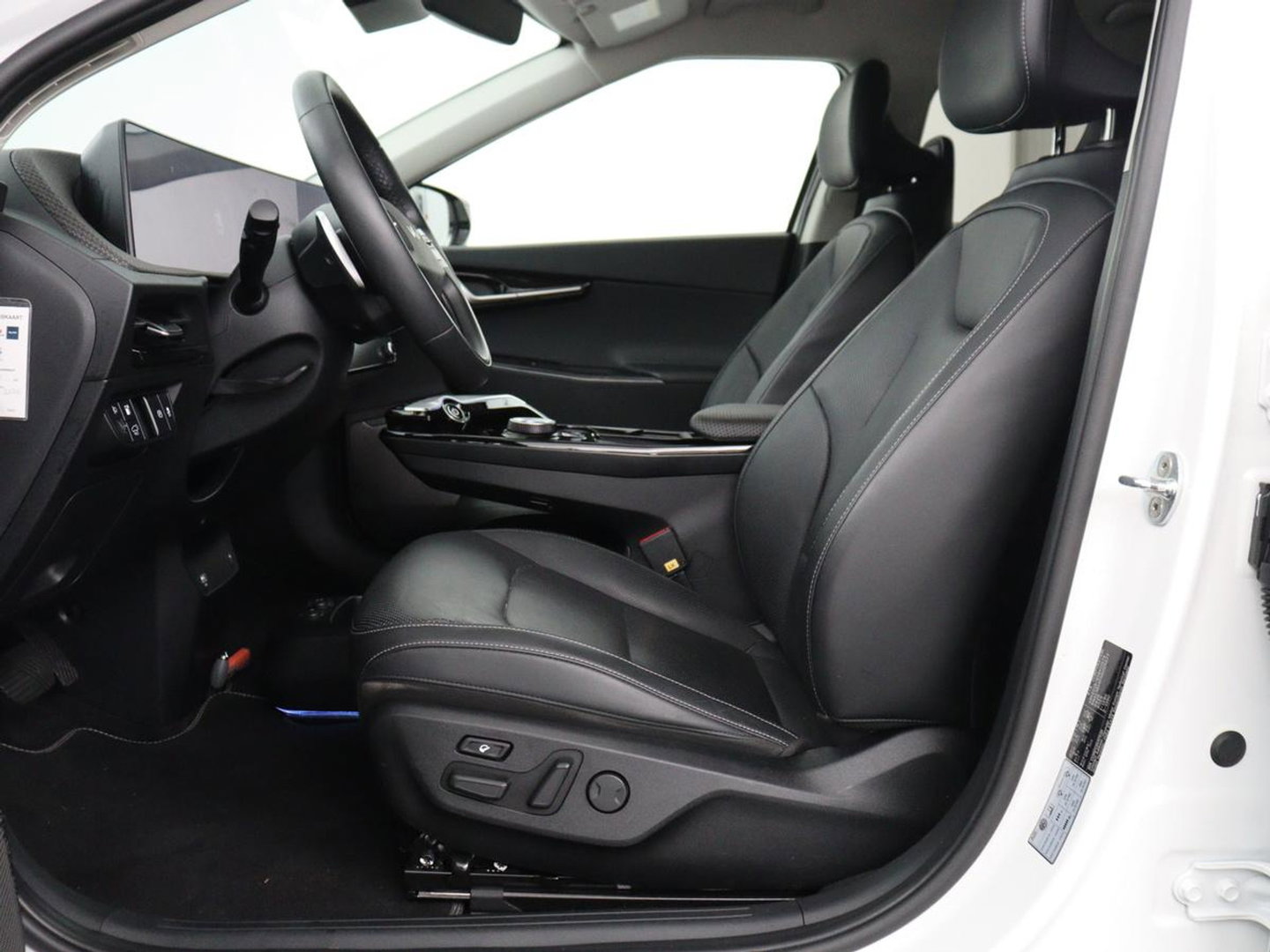 Kia EV6 Plus 77.4 kWh | SOH 96,8% | Leder | Memory | Stuur/stoel verwarming | Stoel ventilatie | Meridian sound | Adaptive cruise | Carplay | Sfeerverlichting | Camera | Park assist