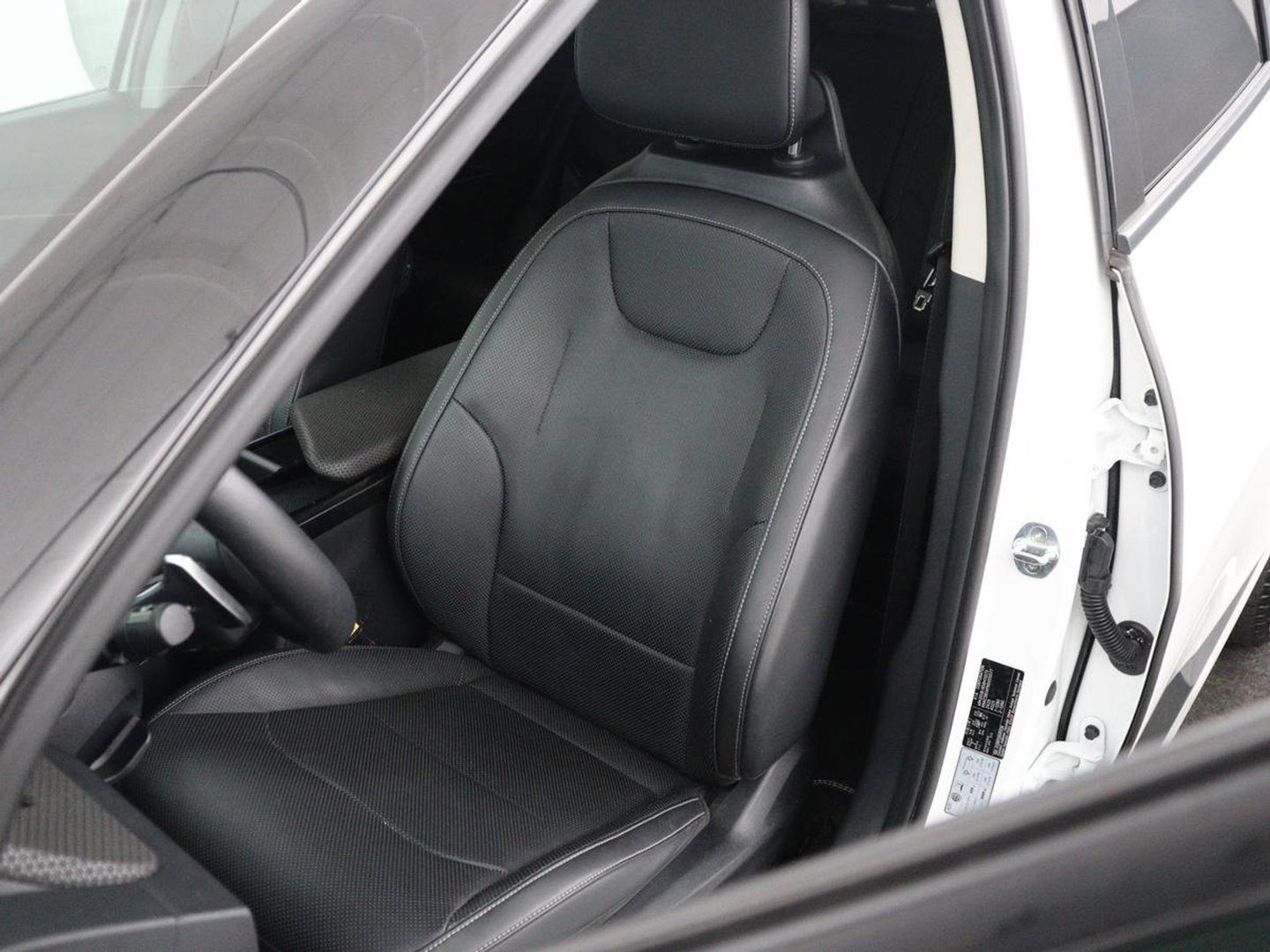 Kia EV6 Plus 77.4 kWh | SOH 96,8% | Leder | Memory | Stuur/stoel verwarming | Stoel ventilatie | Meridian sound | Adaptive cruise | Carplay | Sfeerverlichting | Camera | Park assist
