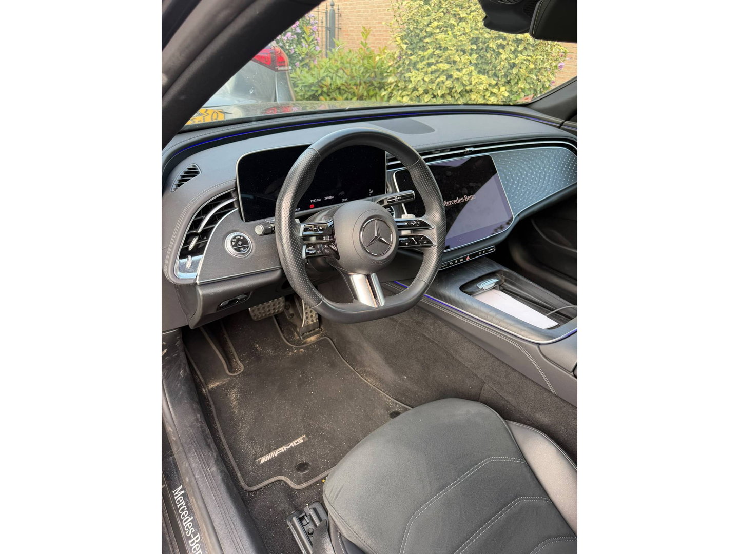 Mercedes-Benz E-Klasse 300 e AMG Line 313 pk | Open dak | Elekt.stoelen memory | Burmester | Komt binnen