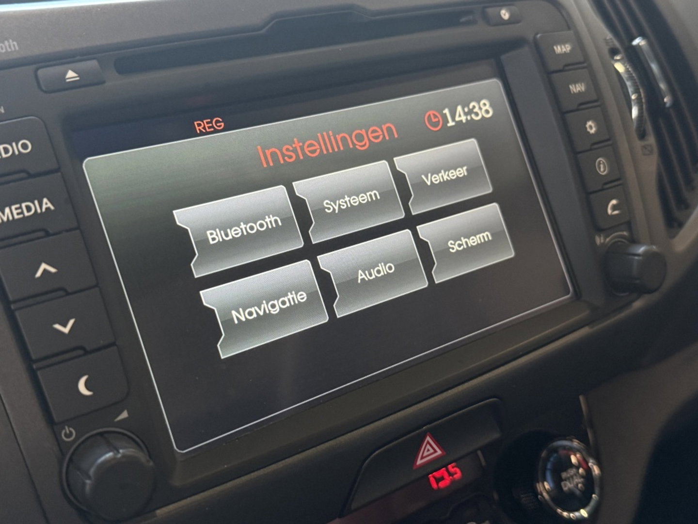 Kia Sportage 2.0 163PK automaat / Plus Pack / panoramadak / LED