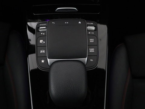Mercedes-Benz A-Klasse 200 AMG Business Solution Aut. | Pano | LED | Half sfeerverlichting | Sfeerverlichting | Elec. Stoelen | Stoelverwarming | Virtual Display | Navi | Camera | Trekaak | Carplay
