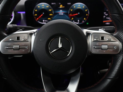 Mercedes-Benz A-Klasse 200 AMG Business Solution Aut. | Pano | LED | Half sfeerverlichting | Sfeerverlichting | Elec. Stoelen | Stoelverwarming | Virtual Display | Navi | Camera | Trekaak | Carplay