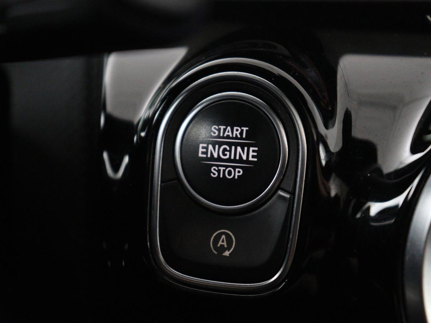 Mercedes-Benz A-Klasse 200 AMG Business Solution Aut. | Pano | LED | Half sfeerverlichting | Sfeerverlichting | Elec. Stoelen | Stoelverwarming | Virtual Display | Navi | Camera | Trekaak | Carplay