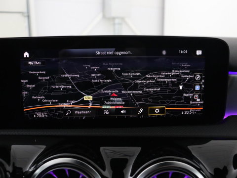 Mercedes-Benz A-Klasse 200 AMG Business Solution Aut. | Pano | LED | Half sfeerverlichting | Sfeerverlichting | Elec. Stoelen | Stoelverwarming | Virtual Display | Navi | Camera | Trekaak | Carplay