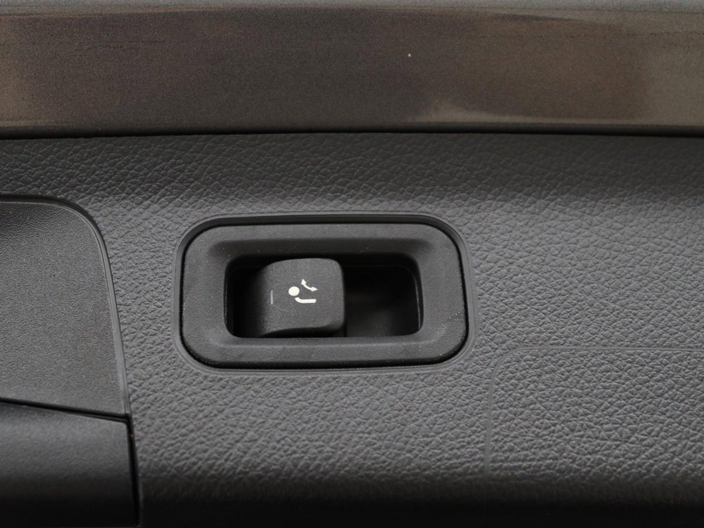 Mercedes-Benz A-Klasse 200 AMG Business Solution Aut. | Pano | LED | Half sfeerverlichting | Sfeerverlichting | Elec. Stoelen | Stoelverwarming | Virtual Display | Navi | Camera | Trekaak | Carplay