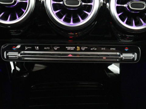 Mercedes-Benz A-Klasse 200 AMG Business Solution Aut. | Pano | LED | Half sfeerverlichting | Sfeerverlichting | Elec. Stoelen | Stoelverwarming | Virtual Display | Navi | Camera | Trekaak | Carplay