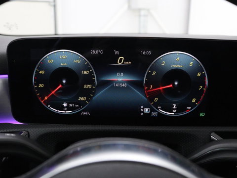Mercedes-Benz A-Klasse 200 AMG Business Solution Aut. | Pano | LED | Half sfeerverlichting | Sfeerverlichting | Elec. Stoelen | Stoelverwarming | Virtual Display | Navi | Camera | Trekaak | Carplay