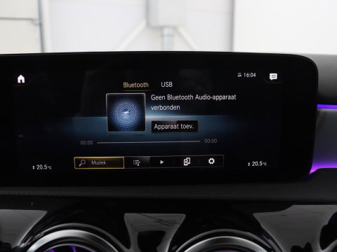 Mercedes-Benz A-Klasse 200 AMG Business Solution Aut. | Pano | LED | Half sfeerverlichting | Sfeerverlichting | Elec. Stoelen | Stoelverwarming | Virtual Display | Navi | Camera | Trekaak | Carplay
