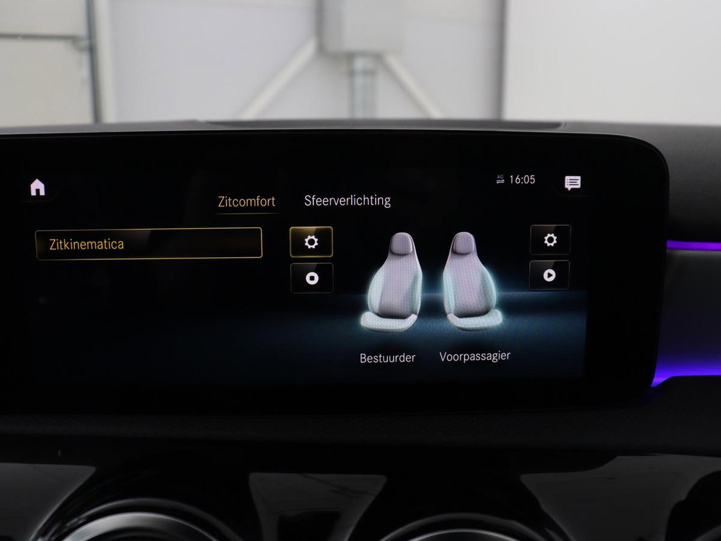 Mercedes-Benz A-Klasse 200 AMG Business Solution Aut. | Pano | LED | Half sfeerverlichting | Sfeerverlichting | Elec. Stoelen | Stoelverwarming | Virtual Display | Navi | Camera | Trekaak | Carplay