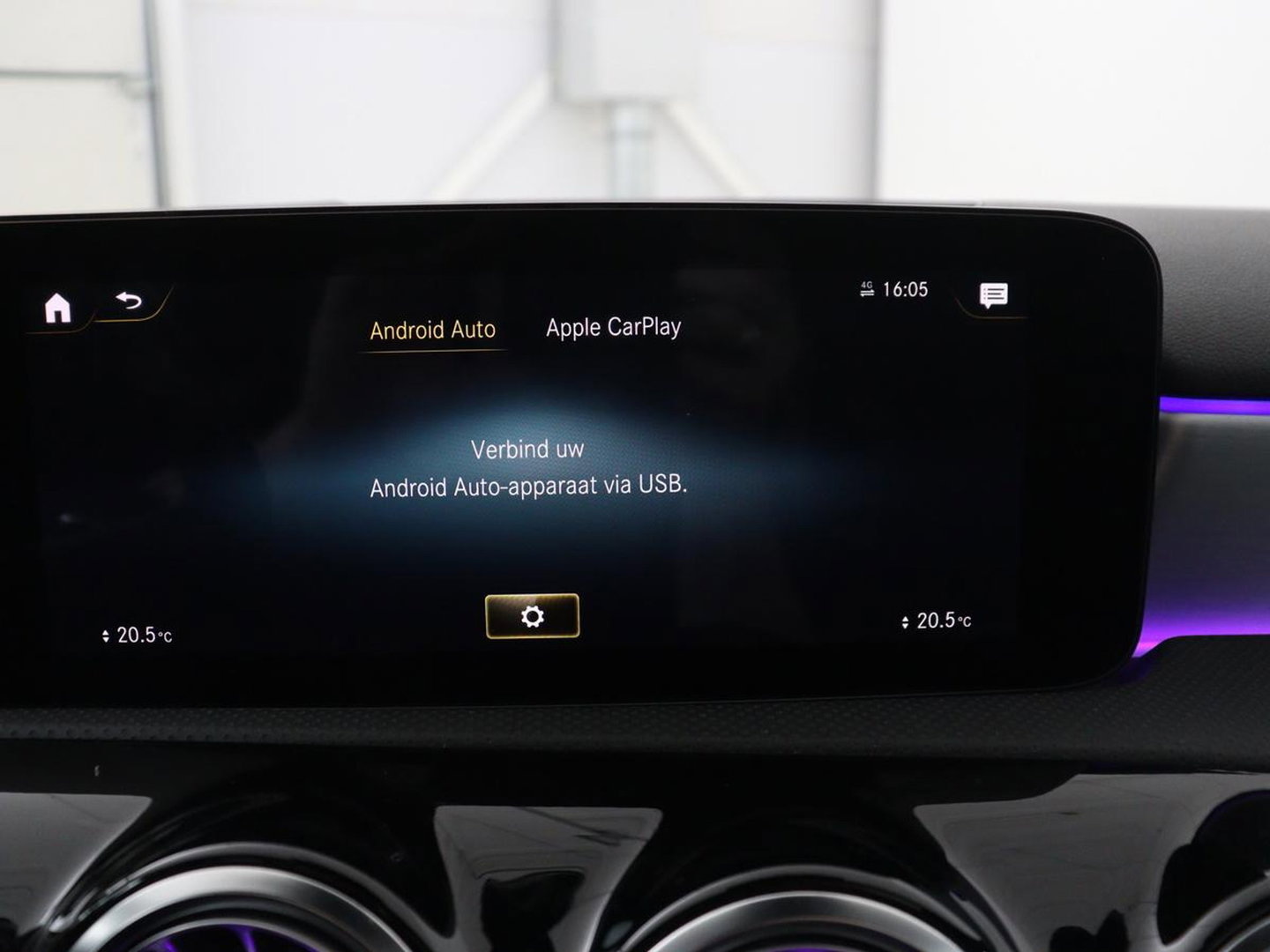 Mercedes-Benz A-Klasse 200 AMG Business Solution Aut. | Pano | LED | Half sfeerverlichting | Sfeerverlichting | Elec. Stoelen | Stoelverwarming | Virtual Display | Navi | Camera | Trekaak | Carplay
