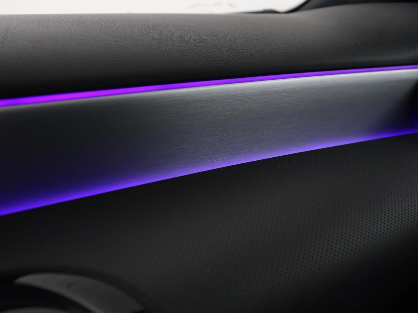 Mercedes-Benz A-Klasse 200 AMG Business Solution Aut. | Pano | LED | Half sfeerverlichting | Sfeerverlichting | Elec. Stoelen | Stoelverwarming | Virtual Display | Navi | Camera | Trekaak | Carplay