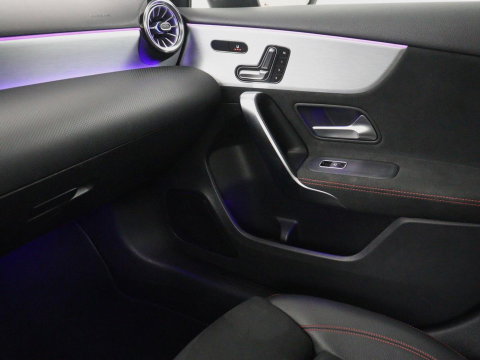 Mercedes-Benz A-Klasse 200 AMG Business Solution Aut. | Pano | LED | Half sfeerverlichting | Sfeerverlichting | Elec. Stoelen | Stoelverwarming | Virtual Display | Navi | Camera | Trekaak | Carplay