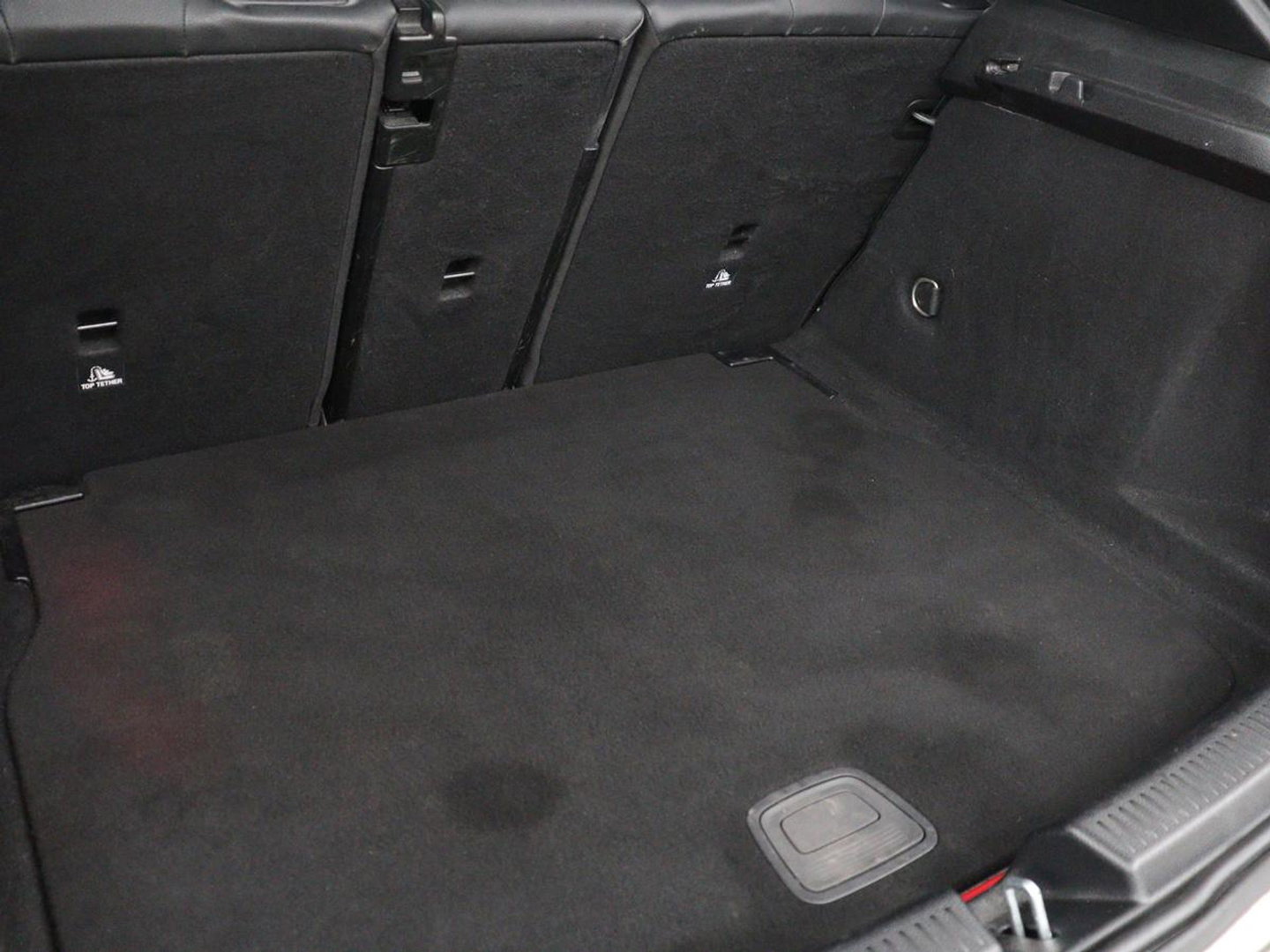 Mercedes-Benz A-Klasse 200 AMG Business Solution Aut. | Pano | LED | Half sfeerverlichting | Sfeerverlichting | Elec. Stoelen | Stoelverwarming | Virtual Display | Navi | Camera | Trekaak | Carplay