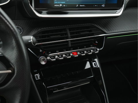 Peugeot e-2008 EV GT Pack 50 kWh [3-Fase-11kW] {SoH-88%} (INCL.BTW) *PANO | DIGI-COCKPIT | FULL-LED | BLIS | KEYLESS | LEATHER-MICROFIBRE | CAMERA | CARPLAY | CCS-FASTLOADER | DAB+ | NAVI-FULLMAP | ECC | PDC | SPORT-SEATS | AMBIENT-LIGHT | PRIVACY-