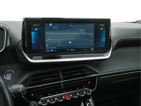 Peugeot e-2008 EV GT Pack 50 kWh [3-Fase-11kW] {SoH-88%} (INCL.BTW) *PANO | DIGI-COCKPIT | FULL-LED | BLIS | KEYLESS | LEATHER-MICROFIBRE | CAMERA | CARPLAY | CCS-FASTLOADER | DAB+ | NAVI-FULLMAP | ECC | PDC | SPORT-SEATS | AMBIENT-LIGHT | PRIVACY-