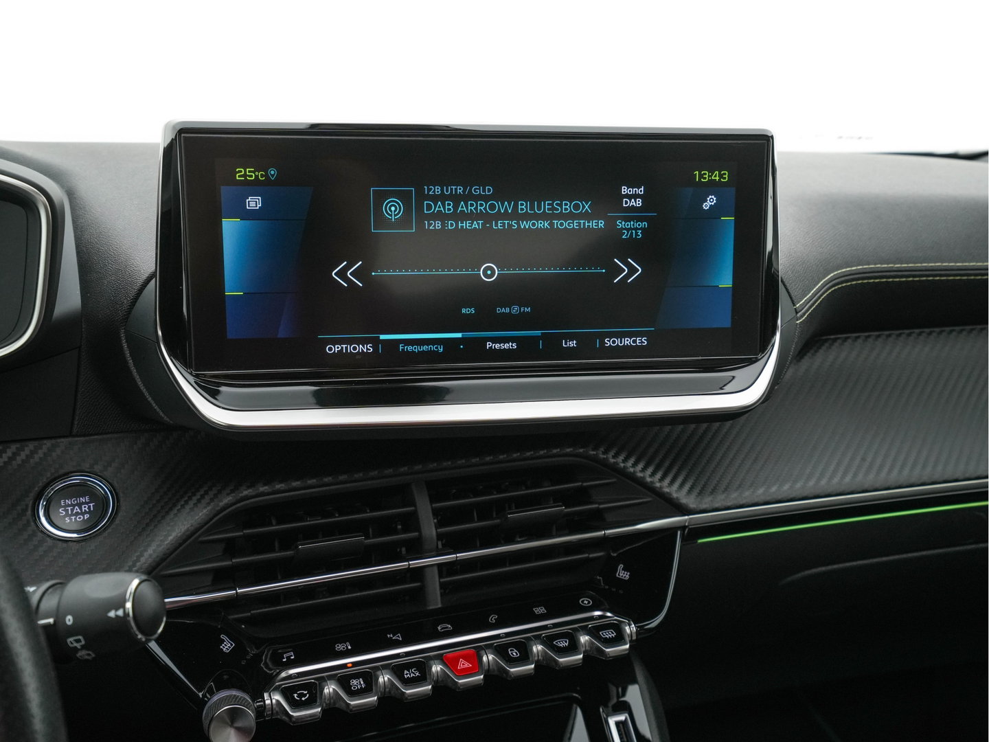 Peugeot e-2008 EV GT Pack 50 kWh [3-Fase-11kW] {SoH-88%} (INCL.BTW) *PANO | DIGI-COCKPIT | FULL-LED | BLIS | KEYLESS | LEATHER-MICROFIBRE | CAMERA | CARPLAY | CCS-FASTLOADER | DAB+ | NAVI-FULLMAP | ECC | PDC | SPORT-SEATS | AMBIENT-LIGHT | PRIVACY-