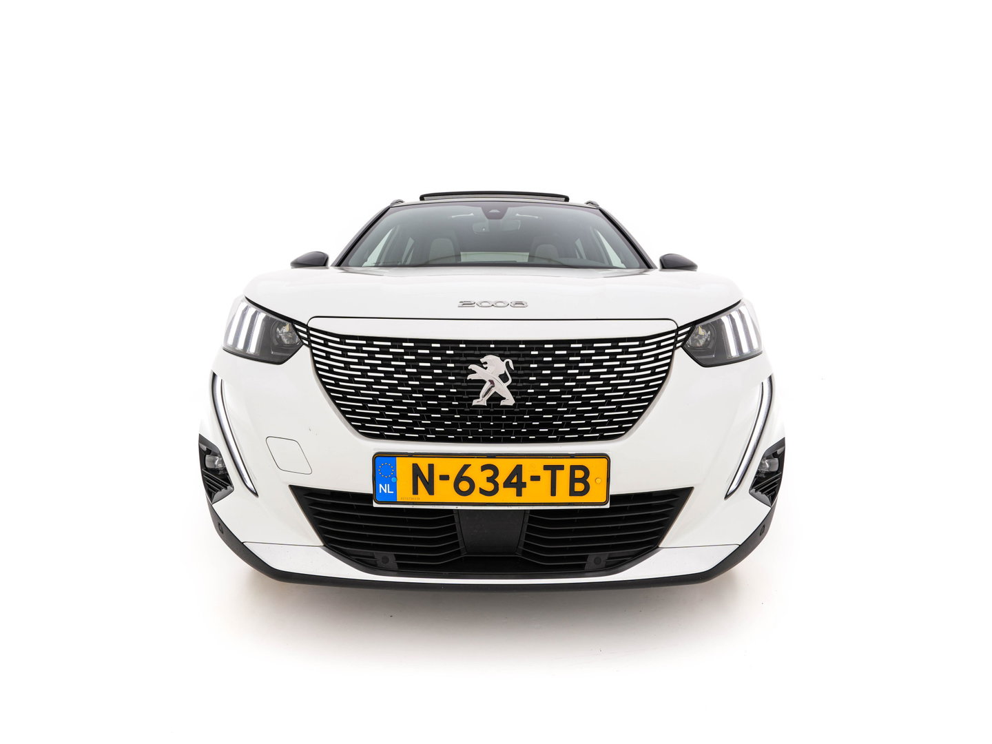 Peugeot e-2008 EV GT Pack 50 kWh [3-Fase-11kW] {SoH-88%} (INCL.BTW) *PANO | DIGI-COCKPIT | FULL-LED | BLIS | KEYLESS | LEATHER-MICROFIBRE | CAMERA | CARPLAY | CCS-FASTLOADER | DAB+ | NAVI-FULLMAP | ECC | PDC | SPORT-SEATS | AMBIENT-LIGHT | PRIVACY-
