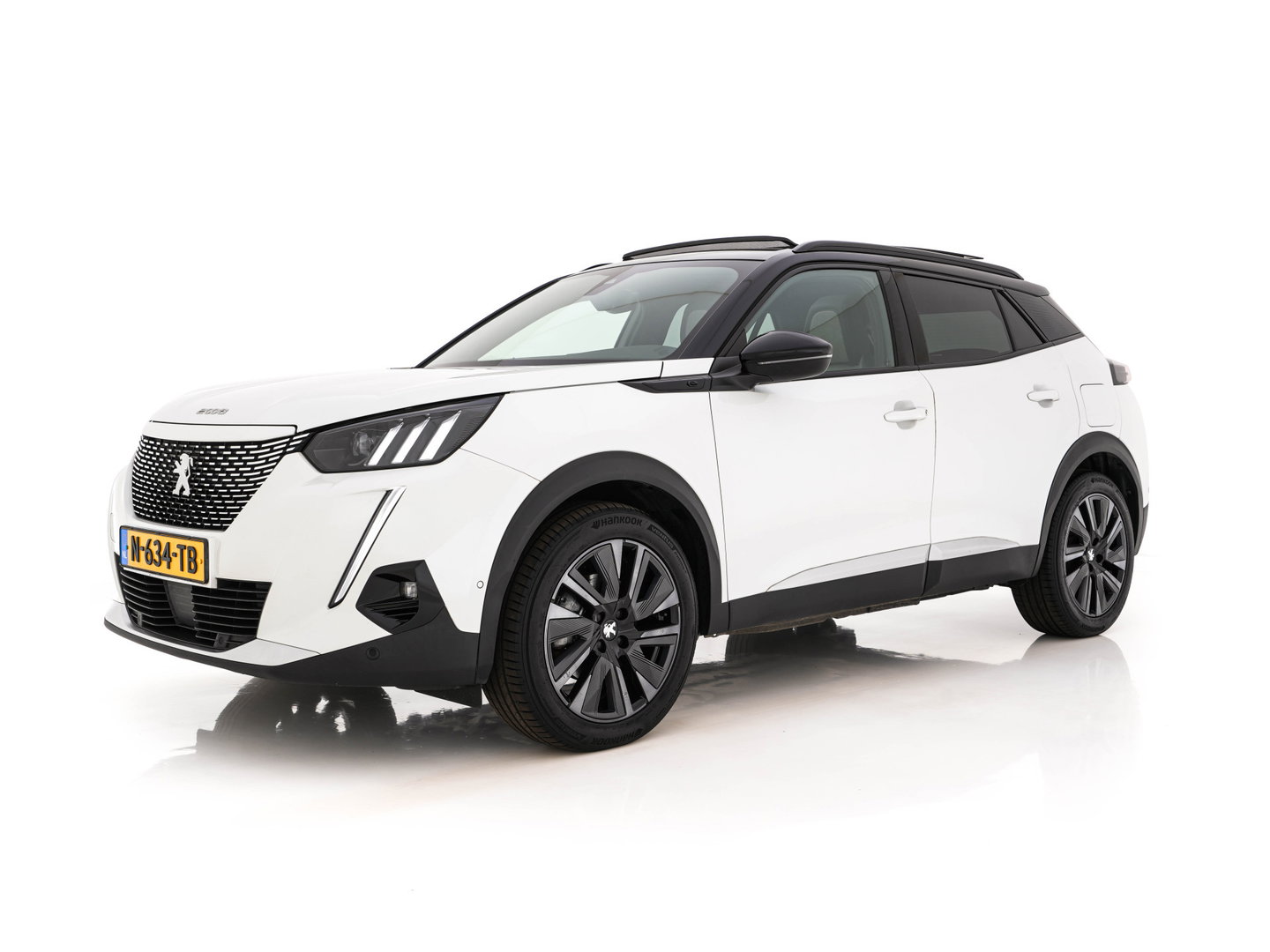 Peugeot e-2008 EV GT Pack 50 kWh [3-Fase-11kW] {SoH-88%} (INCL.BTW) *PANO | DIGI-COCKPIT | FULL-LED | BLIS | KEYLESS | LEATHER-MICROFIBRE | CAMERA | CARPLAY | CCS-FASTLOADER | DAB+ | NAVI-FULLMAP | ECC | PDC | SPORT-SEATS | AMBIENT-LIGHT | PRIVACY-