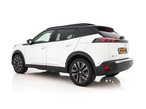 Peugeot e-2008 EV GT Pack 50 kWh [3-Fase-11kW] {SoH-88%} (INCL.BTW) *PANO | DIGI-COCKPIT | FULL-LED | BLIS | KEYLESS | LEATHER-MICROFIBRE | CAMERA | CARPLAY | CCS-FASTLOADER | DAB+ | NAVI-FULLMAP | ECC | PDC | SPORT-SEATS | AMBIENT-LIGHT | PRIVACY-