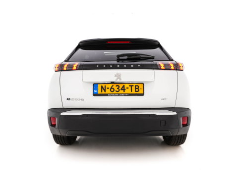 Peugeot e-2008 EV GT Pack 50 kWh [3-Fase-11kW] {SoH-88%} (INCL.BTW) *PANO | DIGI-COCKPIT | FULL-LED | BLIS | KEYLESS | LEATHER-MICROFIBRE | CAMERA | CARPLAY | CCS-FASTLOADER | DAB+ | NAVI-FULLMAP | ECC | PDC | SPORT-SEATS | AMBIENT-LIGHT | PRIVACY-