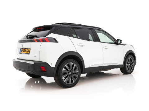 Peugeot e-2008 EV GT Pack 50 kWh [3-Fase-11kW] {SoH-88%} (INCL.BTW) *PANO | DIGI-COCKPIT | FULL-LED | BLIS | KEYLESS | LEATHER-MICROFIBRE | CAMERA | CARPLAY | CCS-FASTLOADER | DAB+ | NAVI-FULLMAP | ECC | PDC | SPORT-SEATS | AMBIENT-LIGHT | PRIVACY-