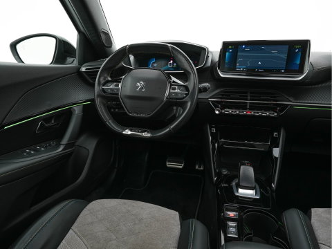 Peugeot e-2008 EV GT Pack 50 kWh [3-Fase-11kW] {SoH-88%} (INCL.BTW) *PANO | DIGI-COCKPIT | FULL-LED | BLIS | KEYLESS | LEATHER-MICROFIBRE | CAMERA | CARPLAY | CCS-FASTLOADER | DAB+ | NAVI-FULLMAP | ECC | PDC | SPORT-SEATS | AMBIENT-LIGHT | PRIVACY-