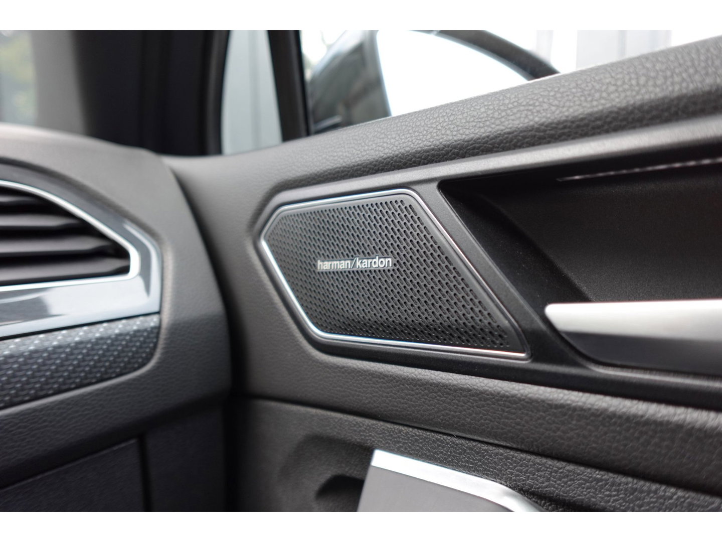 Volkswagen Tiguan 2.0 TDI 4Motion PANO H&K KEYLESS