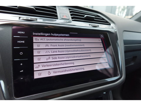 Volkswagen Tiguan 2.0 TDI 4Motion PANO H&K KEYLESS