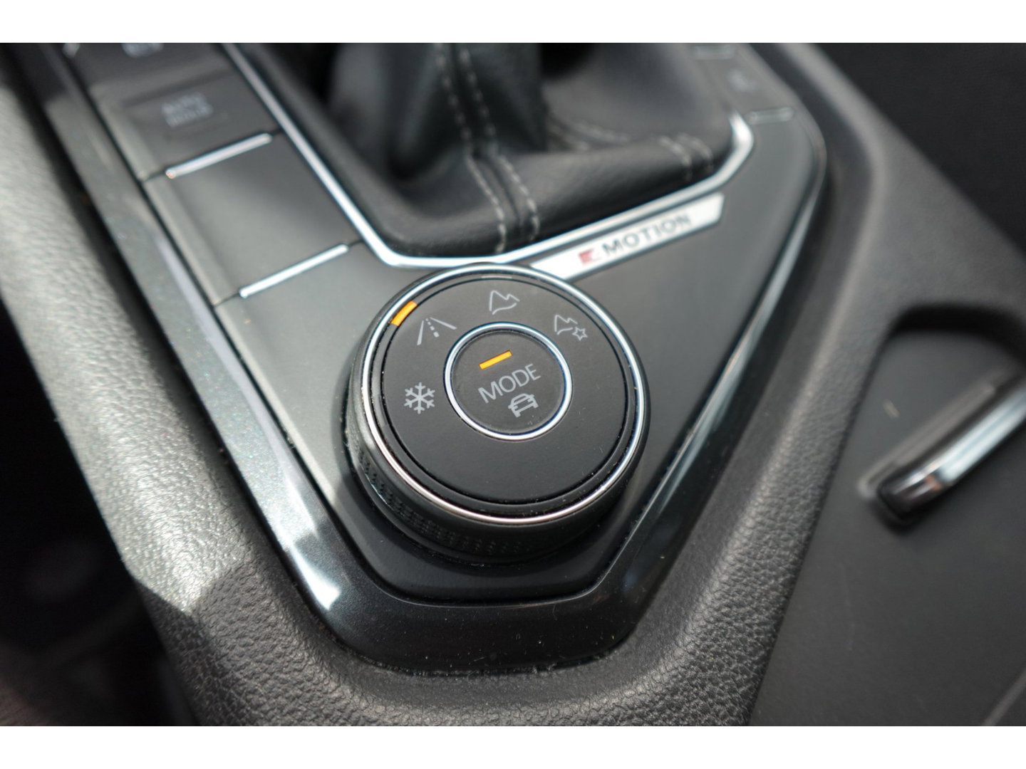 Volkswagen Tiguan 2.0 TDI 4Motion PANO H&K KEYLESS