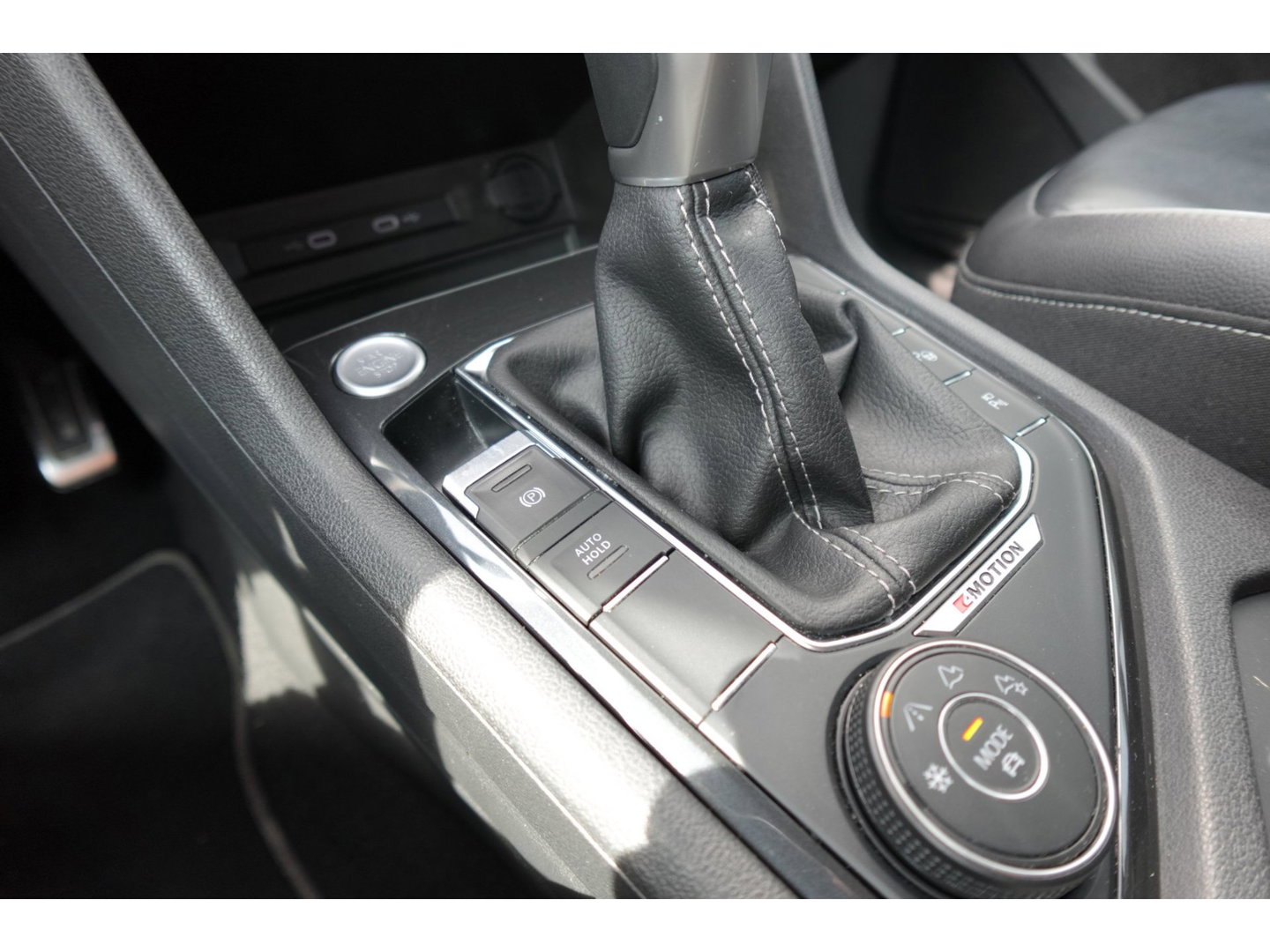 Volkswagen Tiguan 2.0 TDI 4Motion PANO H&K KEYLESS