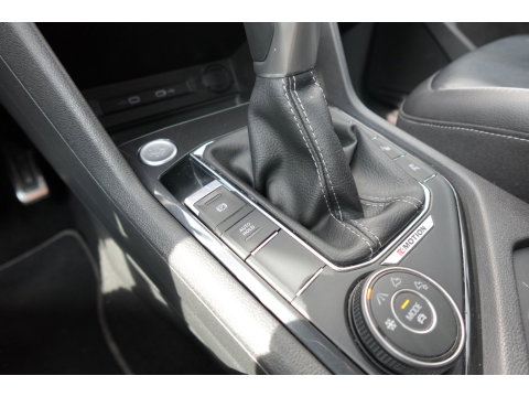 Volkswagen Tiguan 2.0 TDI 4Motion PANO H&K KEYLESS