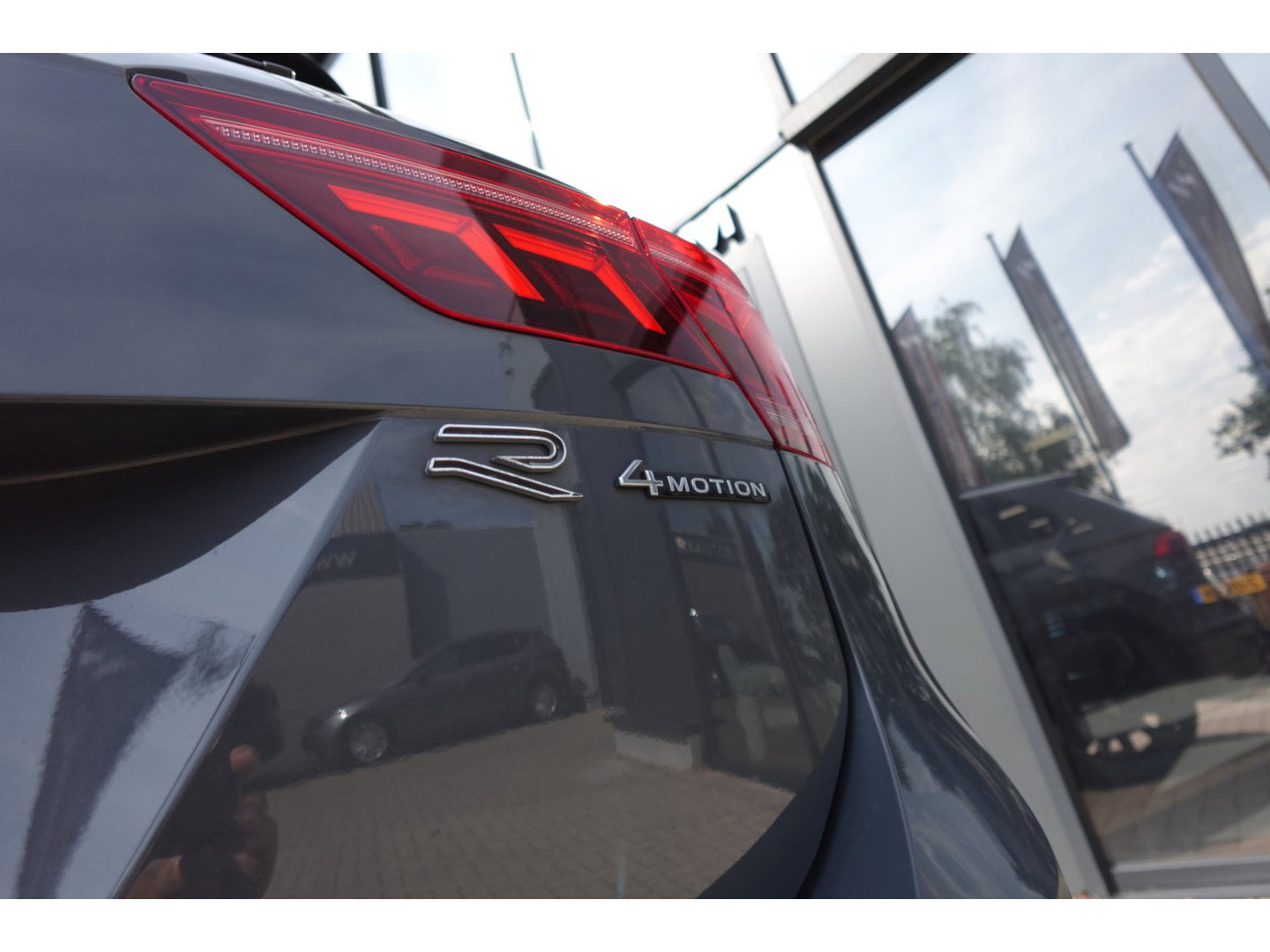 Volkswagen Tiguan 2.0 TDI 4Motion PANO H&K KEYLESS