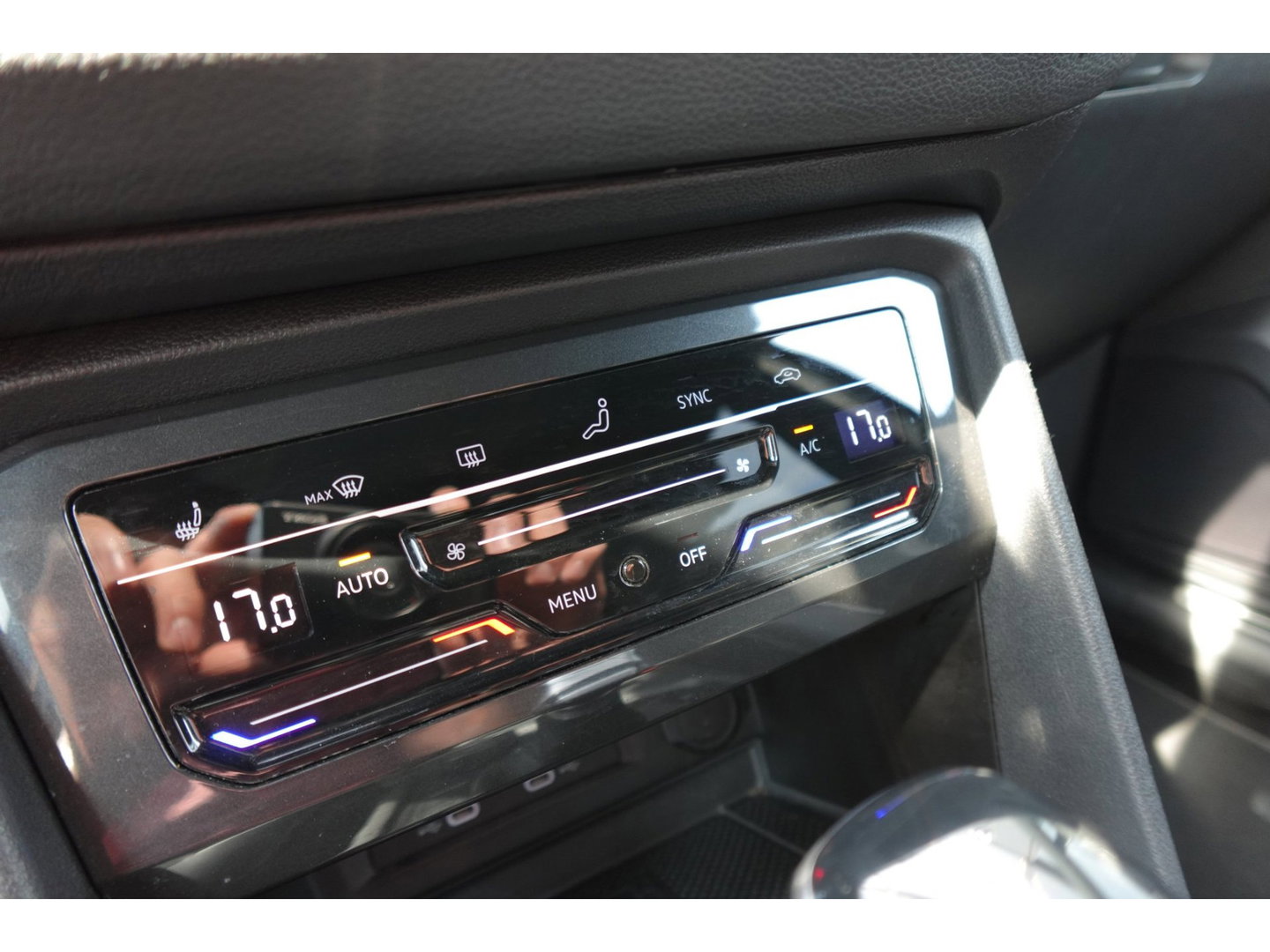 Volkswagen Tiguan 2.0 TDI 4Motion PANO H&K KEYLESS