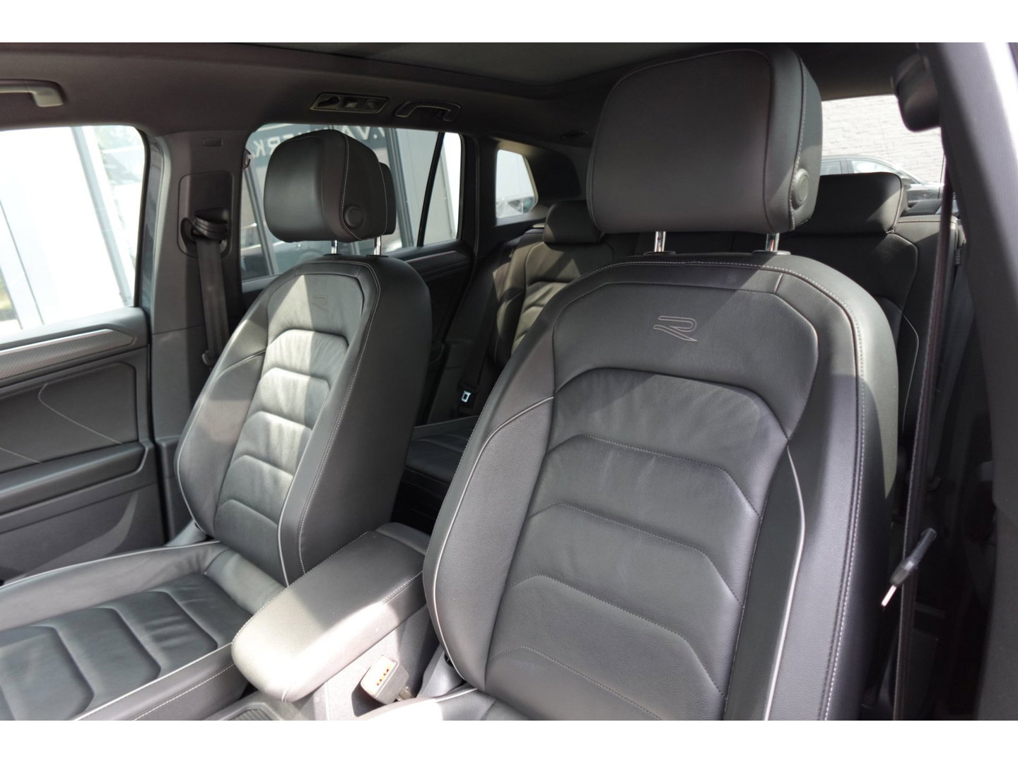 Volkswagen Tiguan 2.0 TDI 4Motion PANO H&K KEYLESS