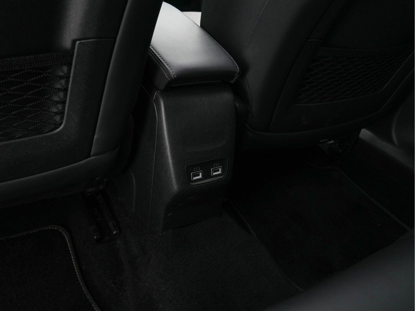 Peugeot e-2008 EV GT Pack 50 kWh [3-Fase-11kW] {SoH-88%} (INCL.BTW) *PANO | DIGI-COCKPIT | FULL-LED | BLIS | KEYLESS | LEATHER-MICROFIBRE | CAMERA | CARPLAY | CCS-FASTLOADER | DAB+ | NAVI-FULLMAP | ECC | PDC | SPORT-SEATS | AMBIENT-LIGHT | PRIVACY-